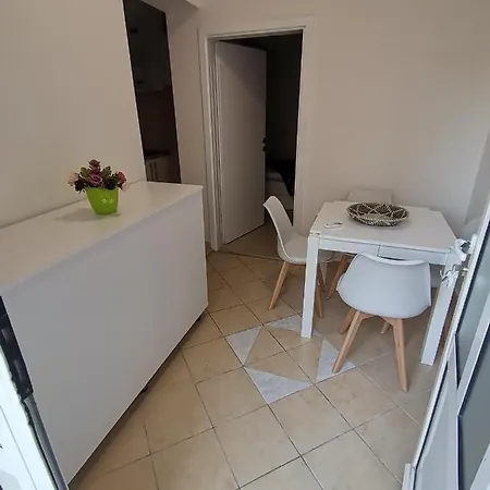 Apartman شقة